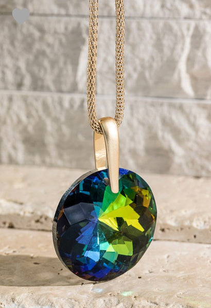 Shimmering Pendant Necklace
