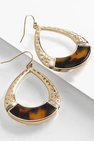 These intricate metal teardrop earrings are really pretty. Comes in Tortoise and Ivory. ﻿