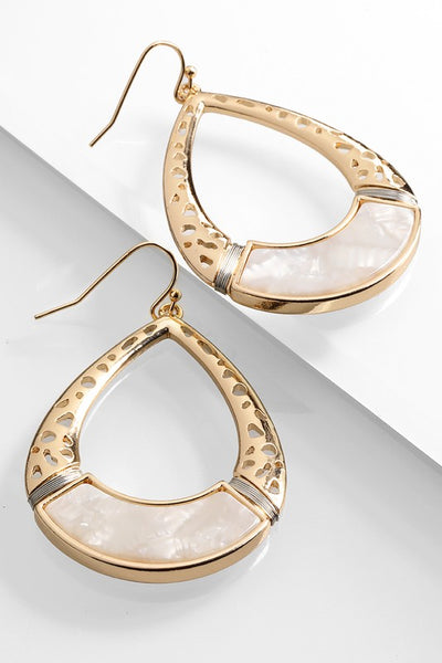 These intricate metal teardrop earrings are really pretty. Comes in Tortoise and Ivory. ﻿