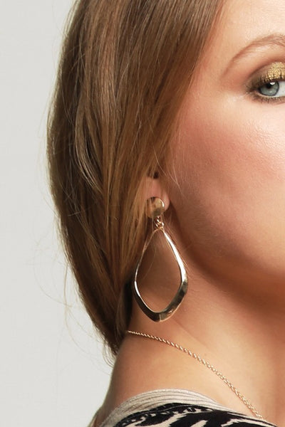 Meet the perfect gold hoop from Urbanista. This earring hangs perfectly and will compliment your favorite outfit. Comes in Gold. 