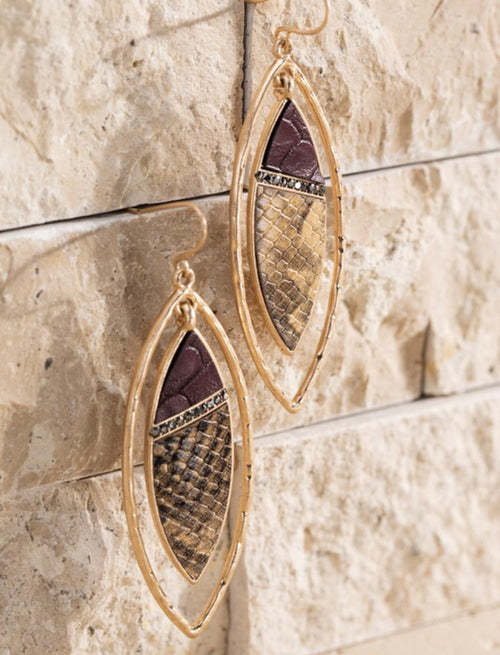 Make a statement with this gorgeous dangle earring!  Faux snake with rhinestone for just a touch of bling! 2 1/4 inches long.  Comes in burgundy-brown or brown-leopard. 