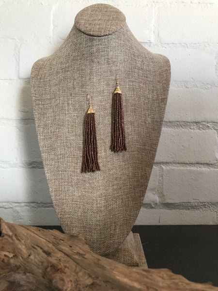 Look stunning in these brown seed bead tassel hook earrings. Perfect for Fall with a swing dress!﻿