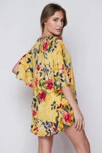 Brighten your day with this lovely floral mustard top from Honeyme. It features Honeyme' s famous non-wrinkling fabric and split elbow sleeves. Gorgeous!